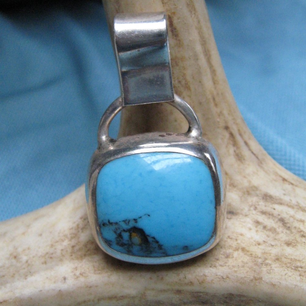 STERLING SILVER TURQUOISE PENDANT